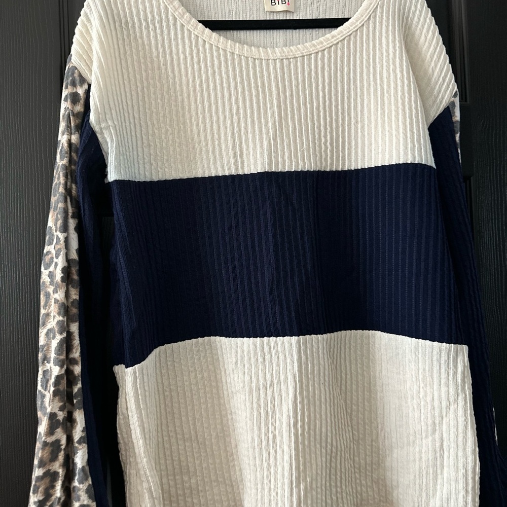 BIBI Colorblock Leopard Sleeve Sweater